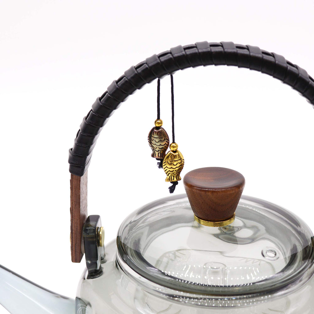 Detaliu sistem inovator de infuzare tip steamer pentru extracția delicată a aromei din frunzele de ceai.